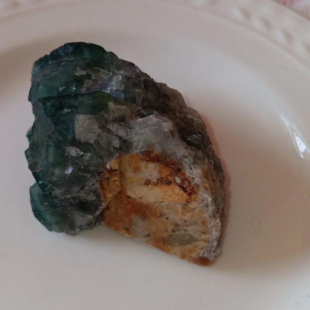 Stone Raw lepidolite with crystal - Picture 1 of 7